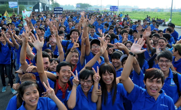 Hơn[-]6.000[-]người[-]đi[-]bộ[-]đồng[-]hành[-]“Tiếp[-]sức[-]đến[-]trường”